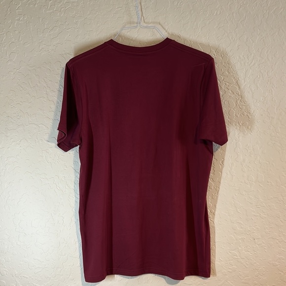 Levi’s Mountains Graphic T Shirt Large Burgundy - Picture 2 of 4
